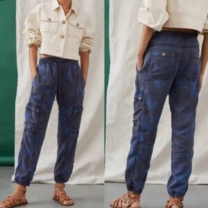 by Anthropologie blue floral cargo joggers size small